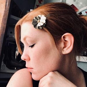 🌼 Vintage Hair Comb Flower Pin